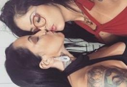 Elisa Sanches e Shayenne Samara esfregando bucetinhas