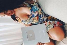 Emanuelly Raquel Youtuber fazendo uma punheta guiada