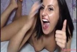 Essa safada merece uma punheta gostosa