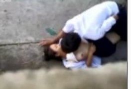 Filmou aluna novinha trepando no salão da escola