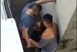 Flagra amador botou a mulher chupar seu pau e fodeu o cu na rua