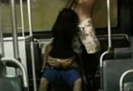 Flagra de foda nos fundos do onibus no rio de janeir