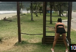 Fodendo novinha sapeca na praia