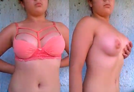 Fofinha exibe Peitos Perfeitos e masturba sua Bucetinha