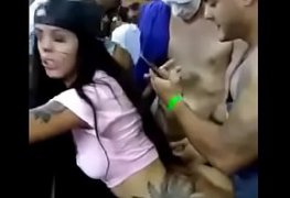 Foi para um Show sem o namorado e traiu ele