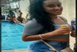 Foi pro churrasco sem o marido e caiu na net fodendo com dois