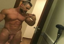 Foto do Leo Stronda mostrando seu pauzão vaza na internet