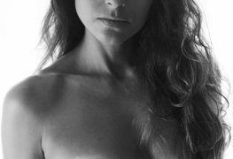 Fotos Karien Teuber morena gostosa corpo natural