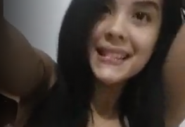 Francielle novinha de Curitiba dançando pelada enviando dedinho na buceta