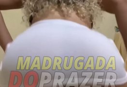 Fudendo a cacheada gostosa de mini saia até gozar