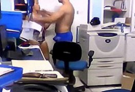 Fudendo a estágiaria safada
