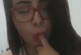 Gabi mostrando como chupa um pau