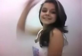 Gabi novinha gostosa confiou mandou video gozando e caiu na net