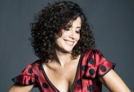 Gabriela carneiro levando dedada na buceta na série desnude