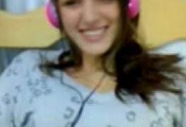 Gatinha linda entrou no omegle pra brincar um pouco