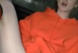 Gatinha no busão da escola batendo uma siririca