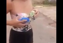 gatinha provoca na estrada