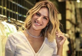 Giovanna ewbank pagando calcinha em vídeo