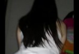 Gostosa rabuda de costas quicando no pau