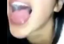 Goza na boca dessa novinha