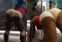 Gracyanne barbosa no chão mexendo o rabão de shortinho enfiado