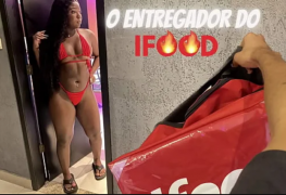 Holly Bombom foda boa safada com entregador ifood