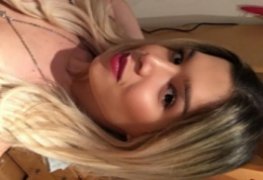 Impossivel não ficar excitado com a Cleo essa loirinha rabuda