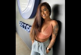 Júlia peixoto dançando funk de maiô socado em passeio de lancha
