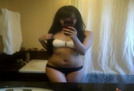 Japa muito gostosa deu mole mandando nudes e caiu na net