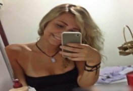 Jessica novinha tesuda caiu na net pelada exibindo a raba