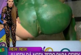 Ju Isen mostra o cu ao vivo no carnaval na rede tV