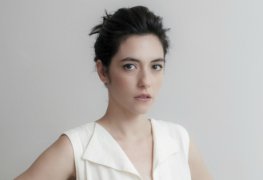 Julia lanina pelada em cena de sexo na série 1 contra todos
