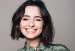 Julia Stockler nua no filme A Vida Invisível