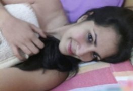 Karina peituda safada caiu na net pedindo rola pro namorado
