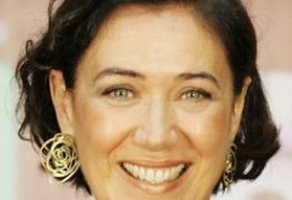 Lília Cabral ficando nua em filme