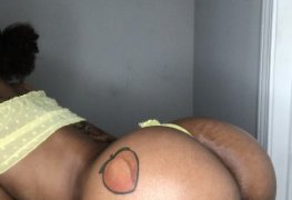 Lala Cakes gostosa mostrando a bunda