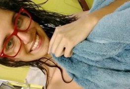 Larissa Araújo professora estagiária mostrando seus peitinhos e sua rabeta mas c