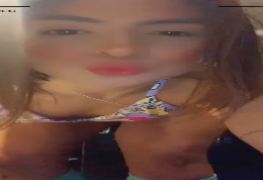 Larissa Lima dando uma rapidinha