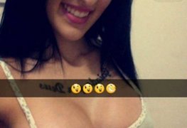 Larissa Pimentel mostrando os peitos