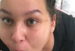 Levou a branquinha para mamar no quintal