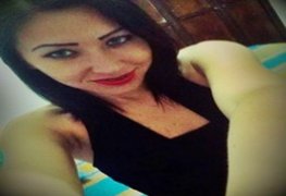 Lia GP gostosa peladinha