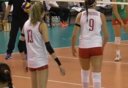 Lindas novinhas jogando voleibol