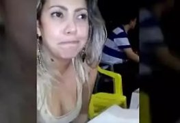 Loira explicando o que as mulheres falam depois do boquete