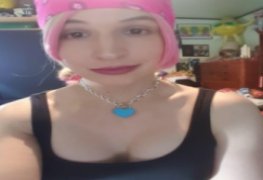Loira gringa emo peituda caiu pelada no grupo de putaria do zap