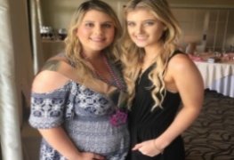 Loira linda de olhos azuis peladinha querendo rola depois da festa