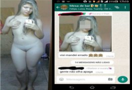 Loira linda mandou nudes no grupo errado