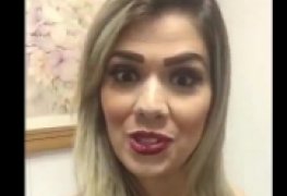 Loira puta de luxo se apresentando gostoso