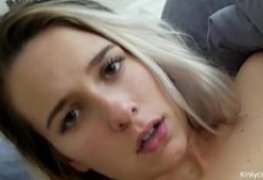 Loirinha linda chata e safada