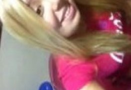 Loirinha mostrando a xoxota em grupo do whatsapp