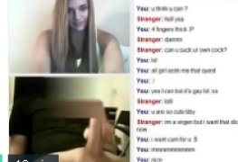 Loirinha safada no omegle ajudando estranho a gozar